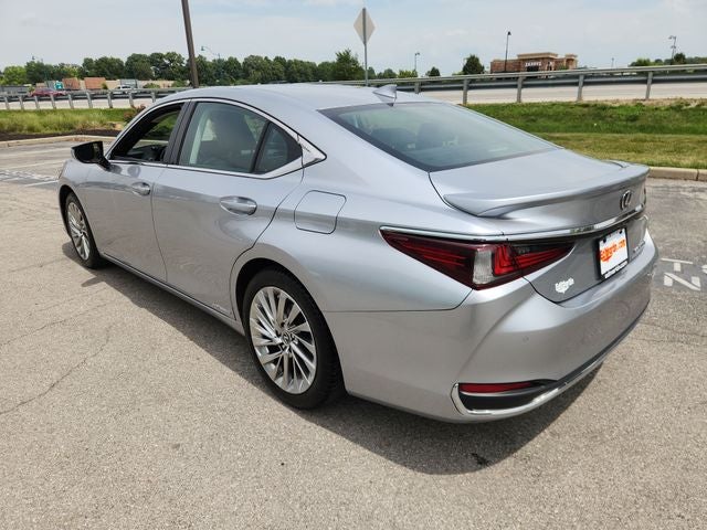 2022 Lexus ES 300h Ultra Luxury