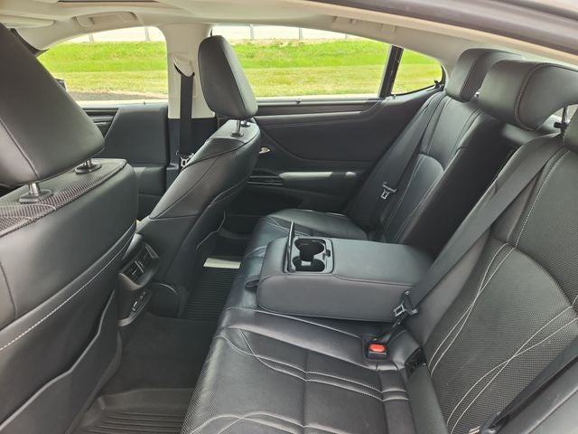 2022 Lexus ES 300h Ultra Luxury