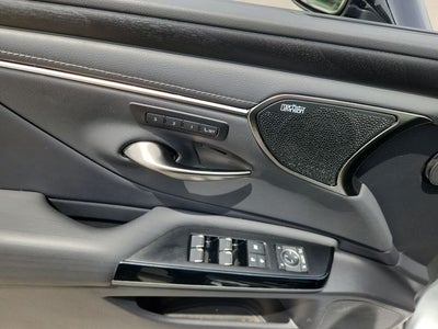 2022 Lexus ES 300h Ultra Luxury