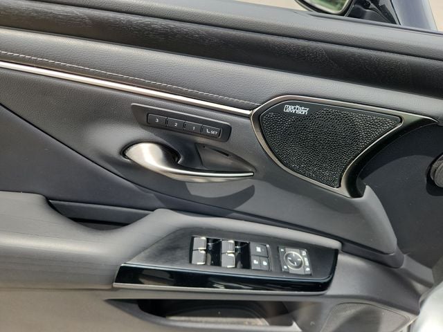 2022 Lexus ES 300h Ultra Luxury
