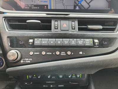 2022 Lexus ES 300h Ultra Luxury