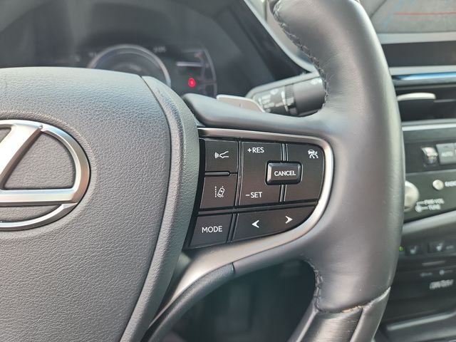 2022 Lexus ES 300h Ultra Luxury