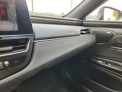 2022 Lexus ES 300h Ultra Luxury