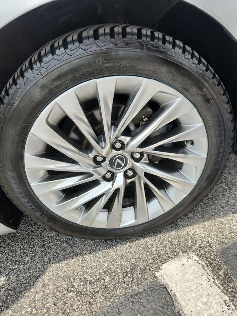 2022 Lexus ES 300h Ultra Luxury