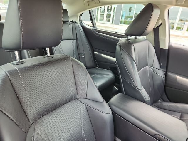 2022 Lexus ES 300h Ultra Luxury