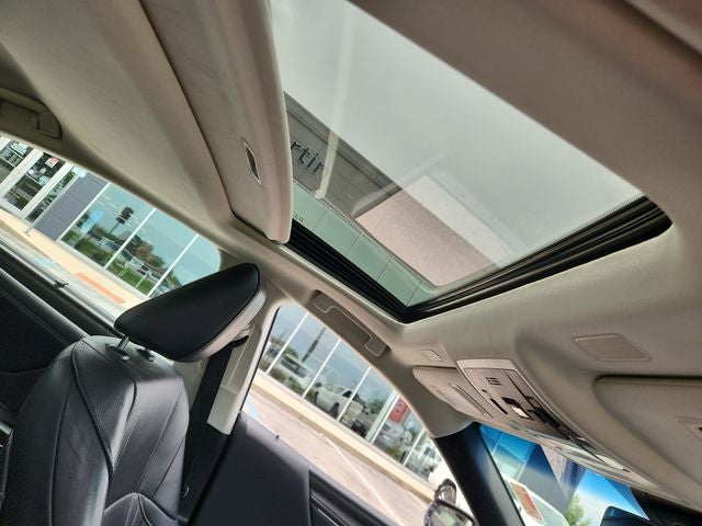2022 Lexus ES 300h Ultra Luxury