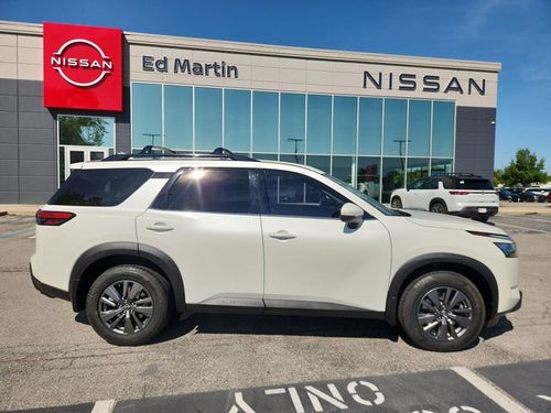 2022 Nissan Pathfinder SV