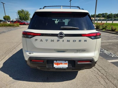 2022 Nissan Pathfinder SV