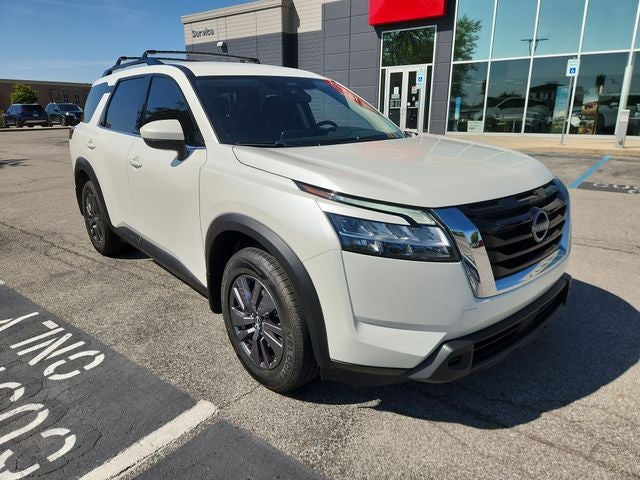 2022 Nissan Pathfinder SV