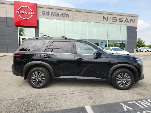 2023 Nissan Pathfinder SV