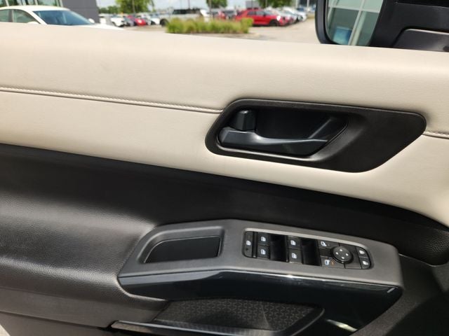 2023 Nissan Pathfinder SV