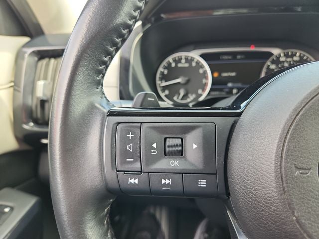 2023 Nissan Pathfinder SV