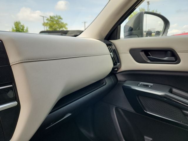 2023 Nissan Pathfinder SV