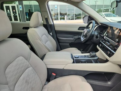 2023 Nissan Pathfinder SV