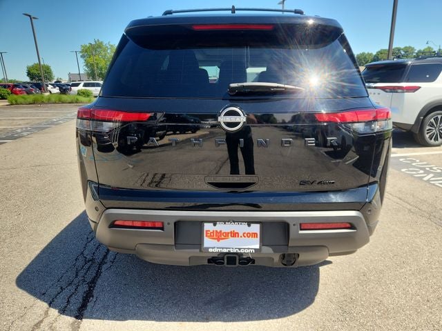 2023 Nissan Pathfinder SV