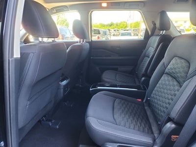 2023 Nissan Pathfinder SV