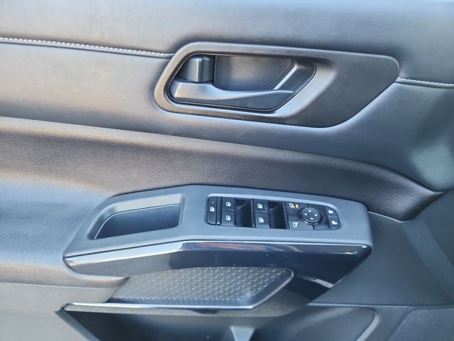 2023 Nissan Pathfinder SV