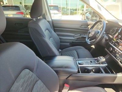 2023 Nissan Pathfinder SV