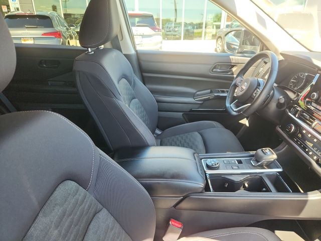 2023 Nissan Pathfinder SV