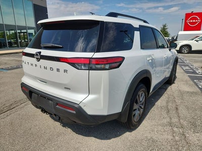 2025 Nissan Pathfinder SV