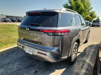 2025 Nissan Pathfinder SL