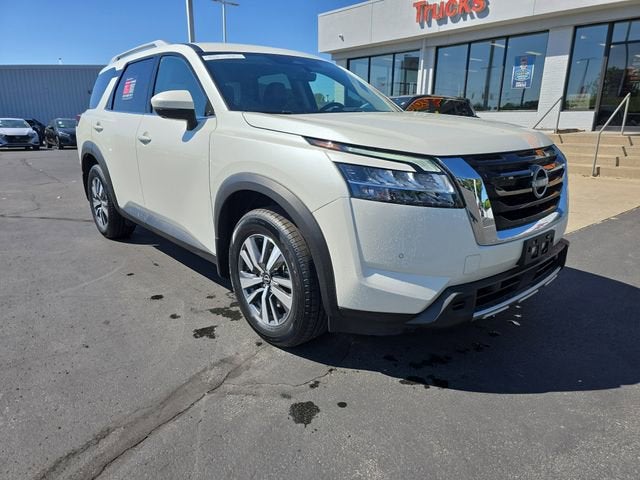 2024 Nissan Pathfinder SL