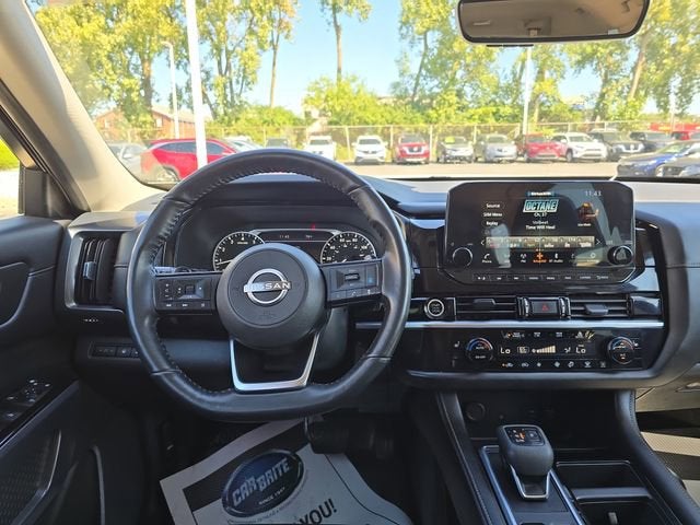 2024 Nissan Pathfinder SL