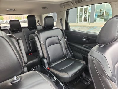 2024 Nissan Pathfinder SL