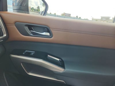 2025 Nissan Pathfinder Platinum