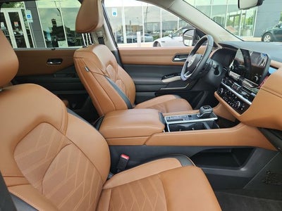 2025 Nissan Pathfinder Platinum