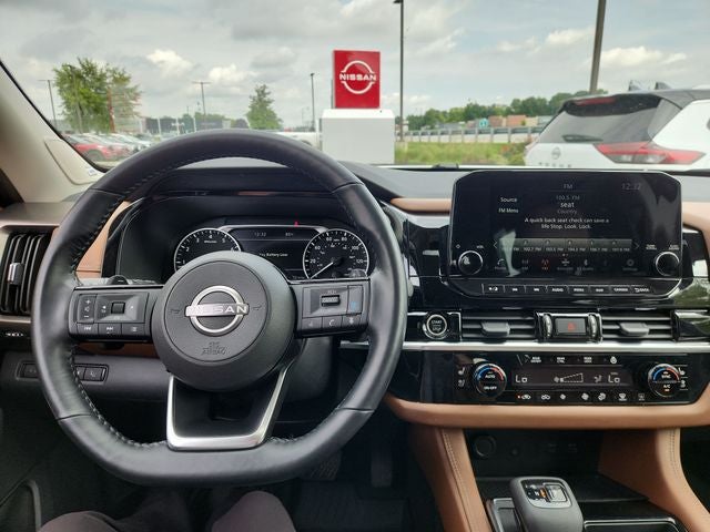 2023 Nissan Pathfinder Platinum