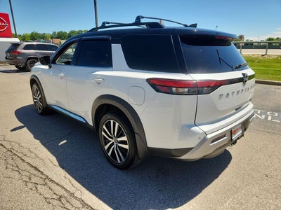 2025 Nissan Pathfinder Platinum