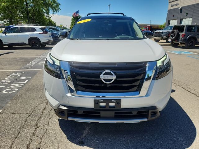 2025 Nissan Pathfinder Platinum