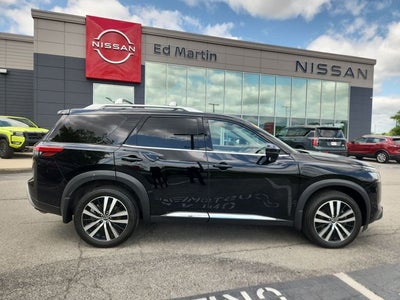 2025 Nissan Pathfinder Platinum