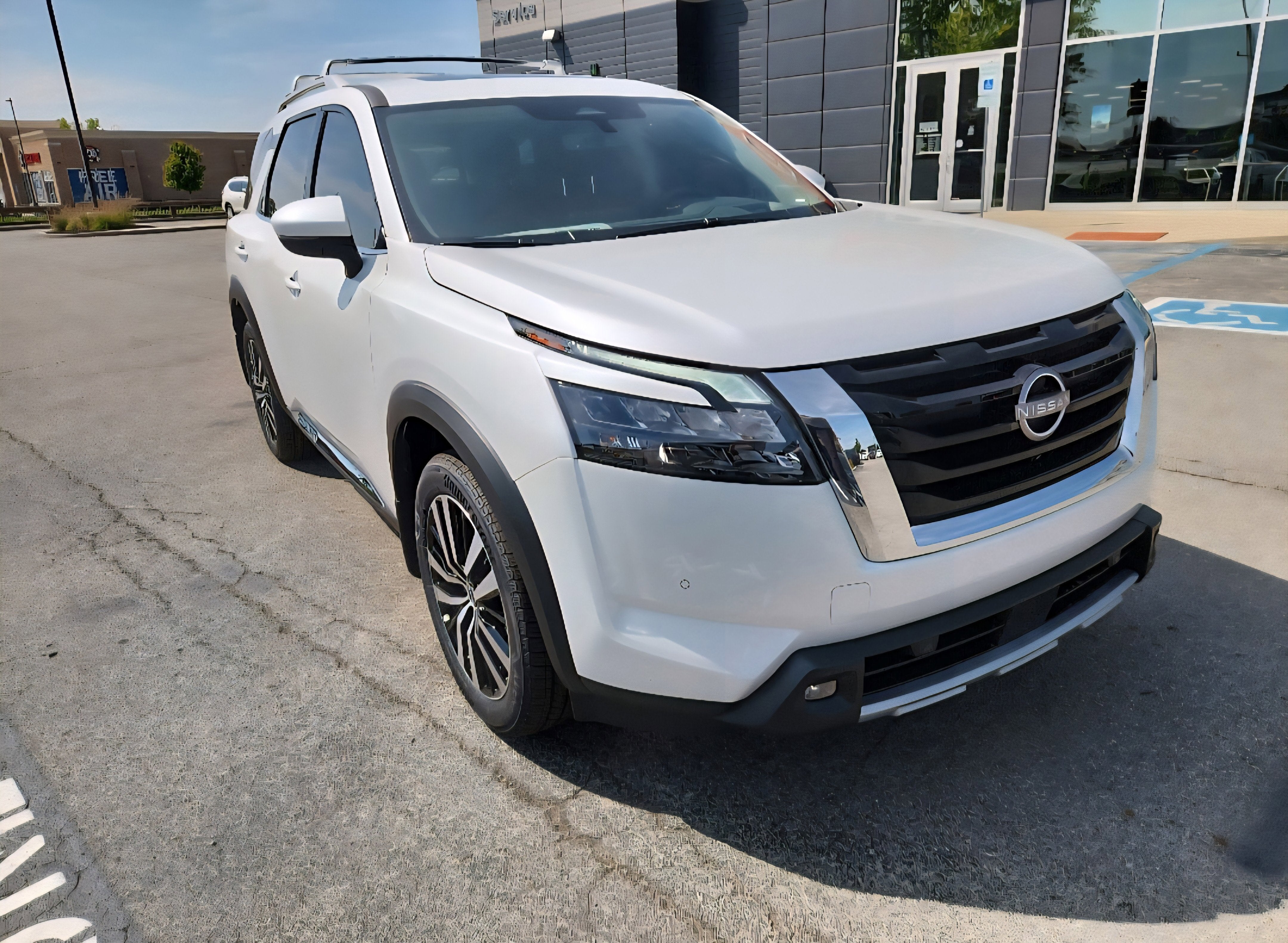 2025 Nissan Pathfinder Platinum