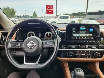 2023 Nissan Pathfinder Platinum