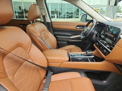 2023 Nissan Pathfinder Platinum