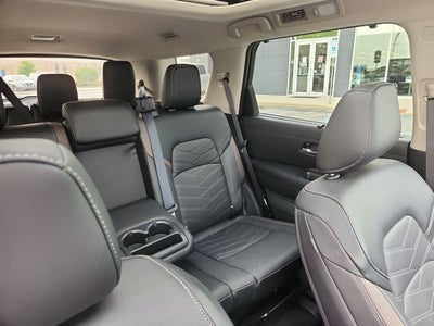 2025 Nissan Pathfinder Platinum