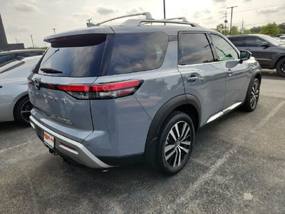 2025 Nissan Pathfinder Platinum