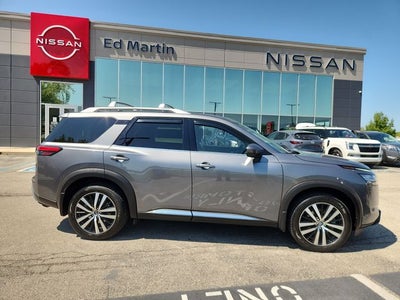2023 Nissan Pathfinder Platinum