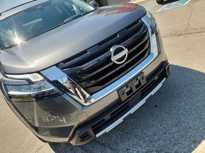 2023 Nissan Pathfinder Platinum