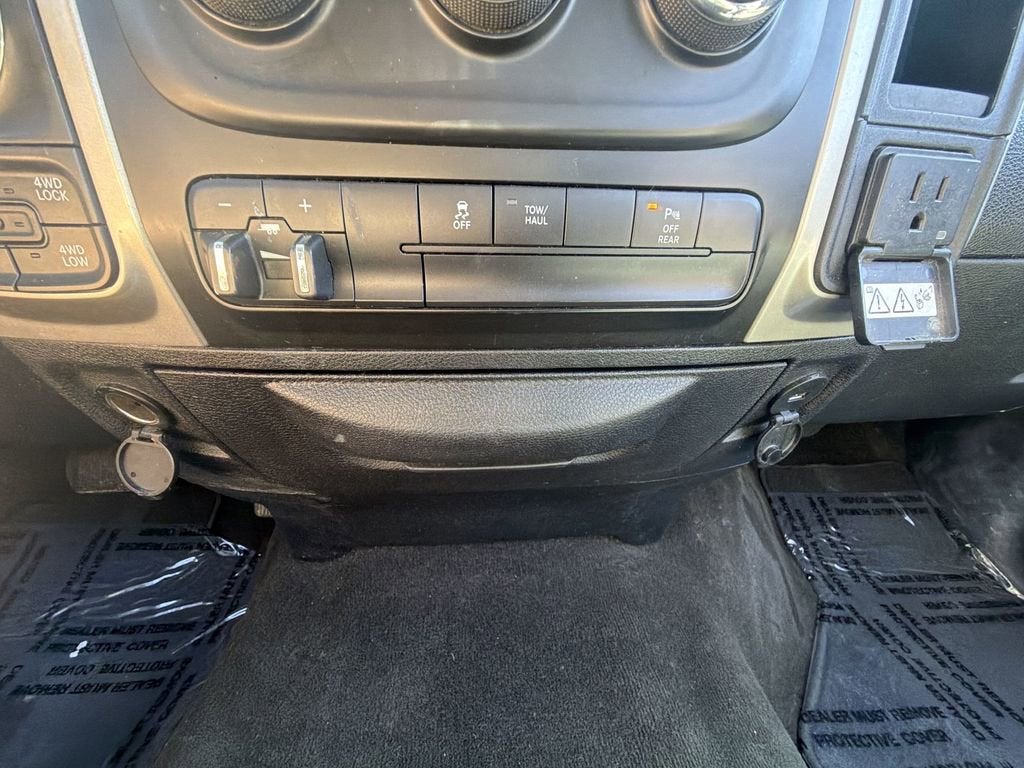 2017 RAM 1500 SLT