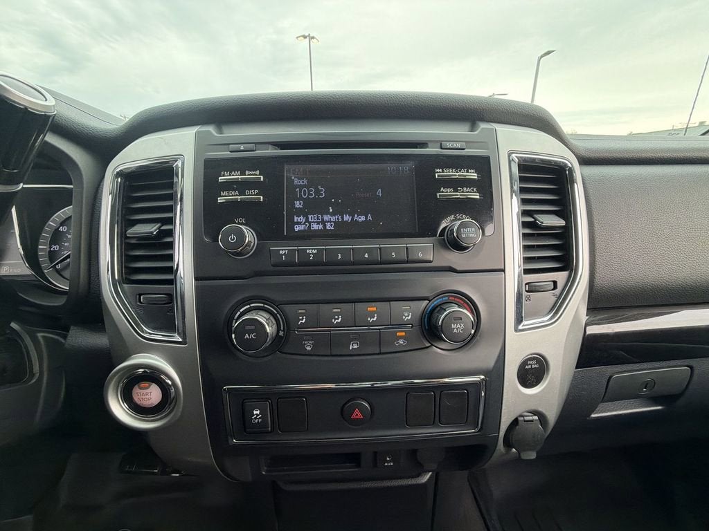 2017 Nissan Titan SV