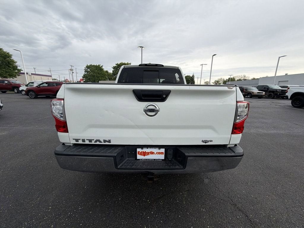 2017 Nissan Titan SV