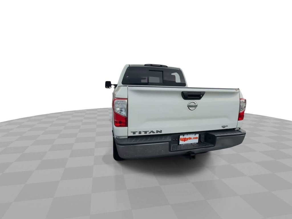 2017 Nissan Titan SV