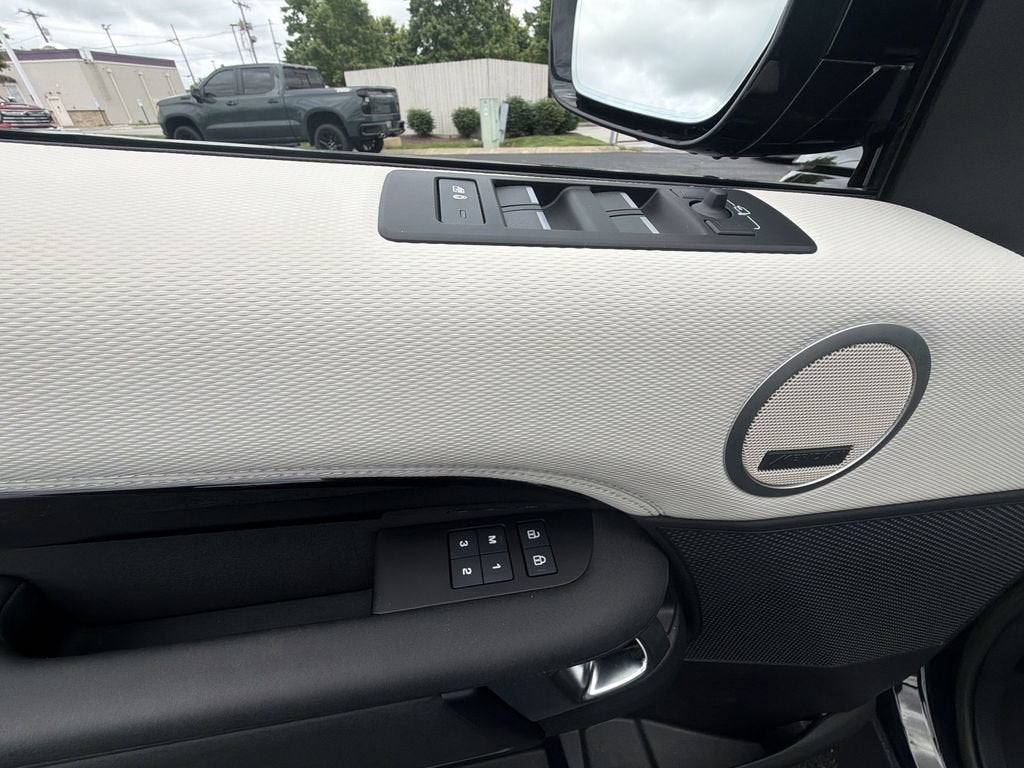 2023 Land Rover Discovery S R-Dynamic