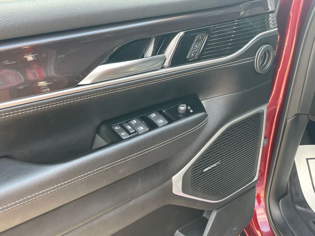 2024 Jeep Wagoneer Base