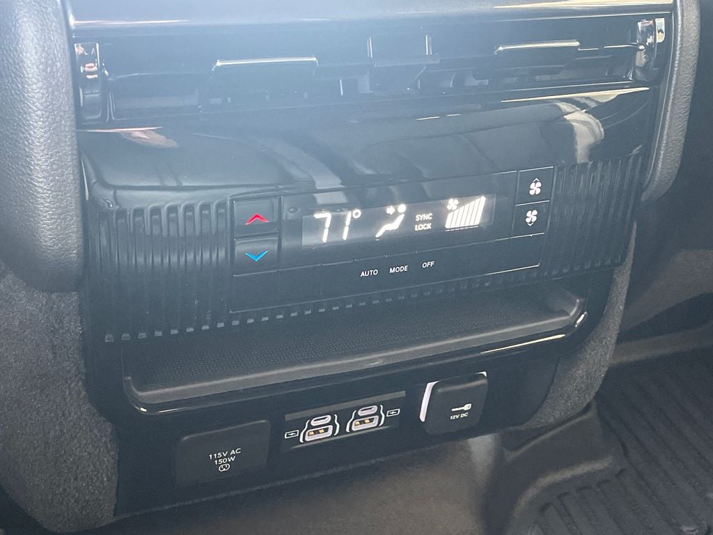 2024 Jeep Wagoneer Base