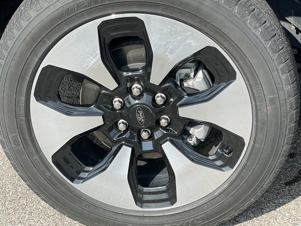 2022 Ford F-150 Lightning Platinum