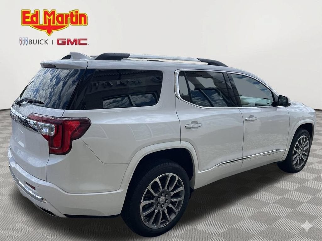 2023 GMC Acadia Denali